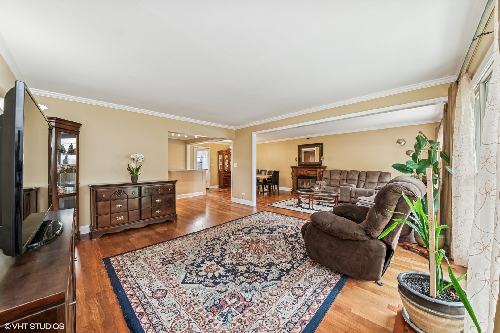 320 PLEASANT Street, Hoffman Estates, IL 60169