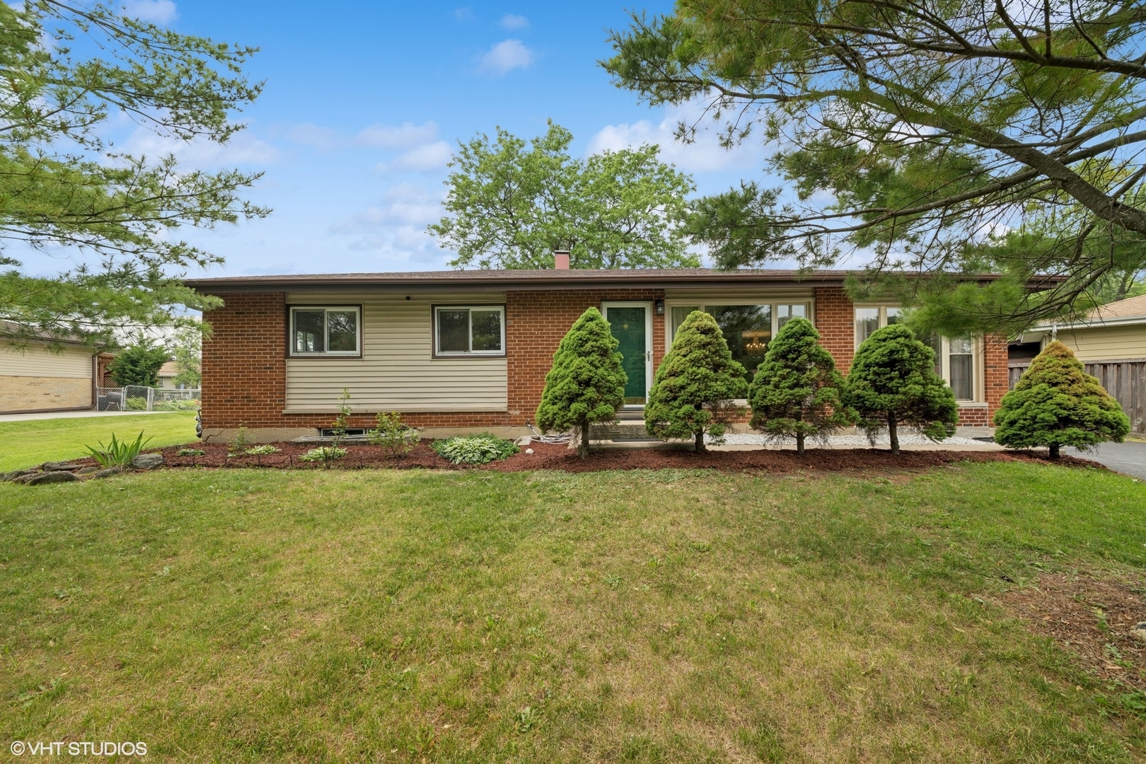 320 PLEASANT Street, Hoffman Estates, IL 60169