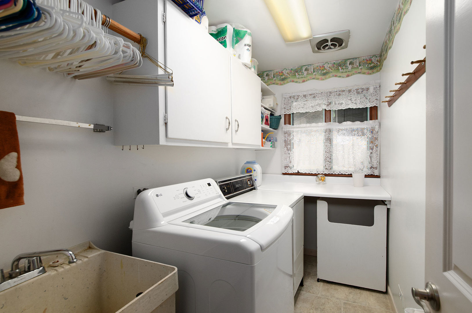440 E Walnut Street, Roselle, IL 60172