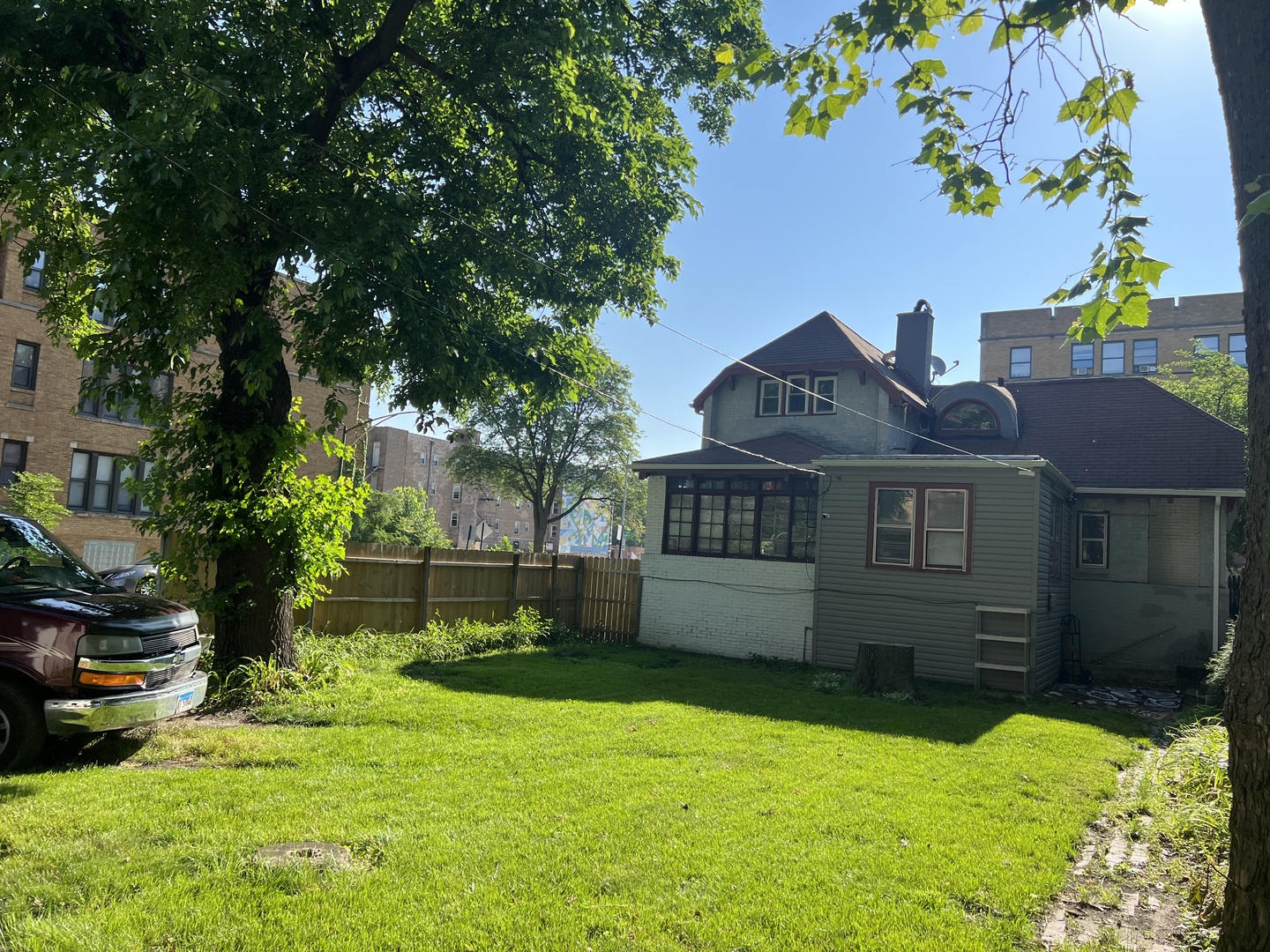 7200 S Yates Boulevard, Chicago, IL 60649