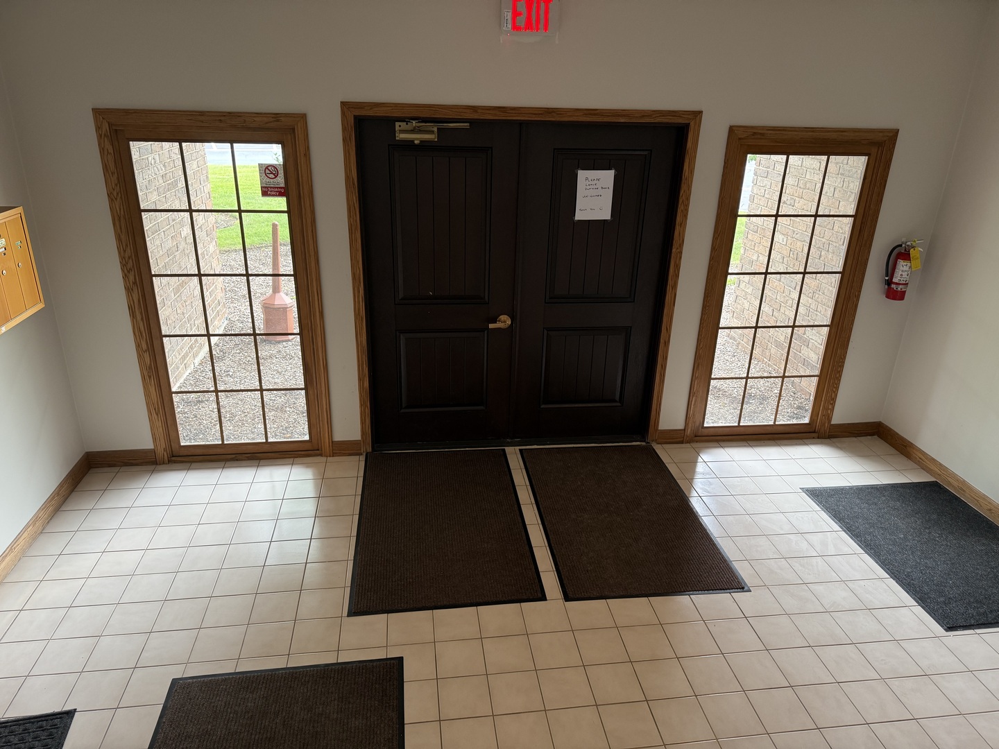 28085 N Ashley Circle, Libertyville, IL 60048
