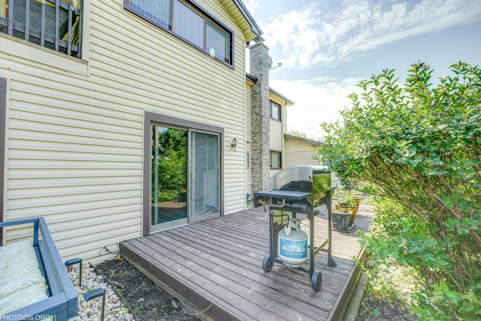 1330 S MALLARD Lane, Mount Prospect, IL 60056