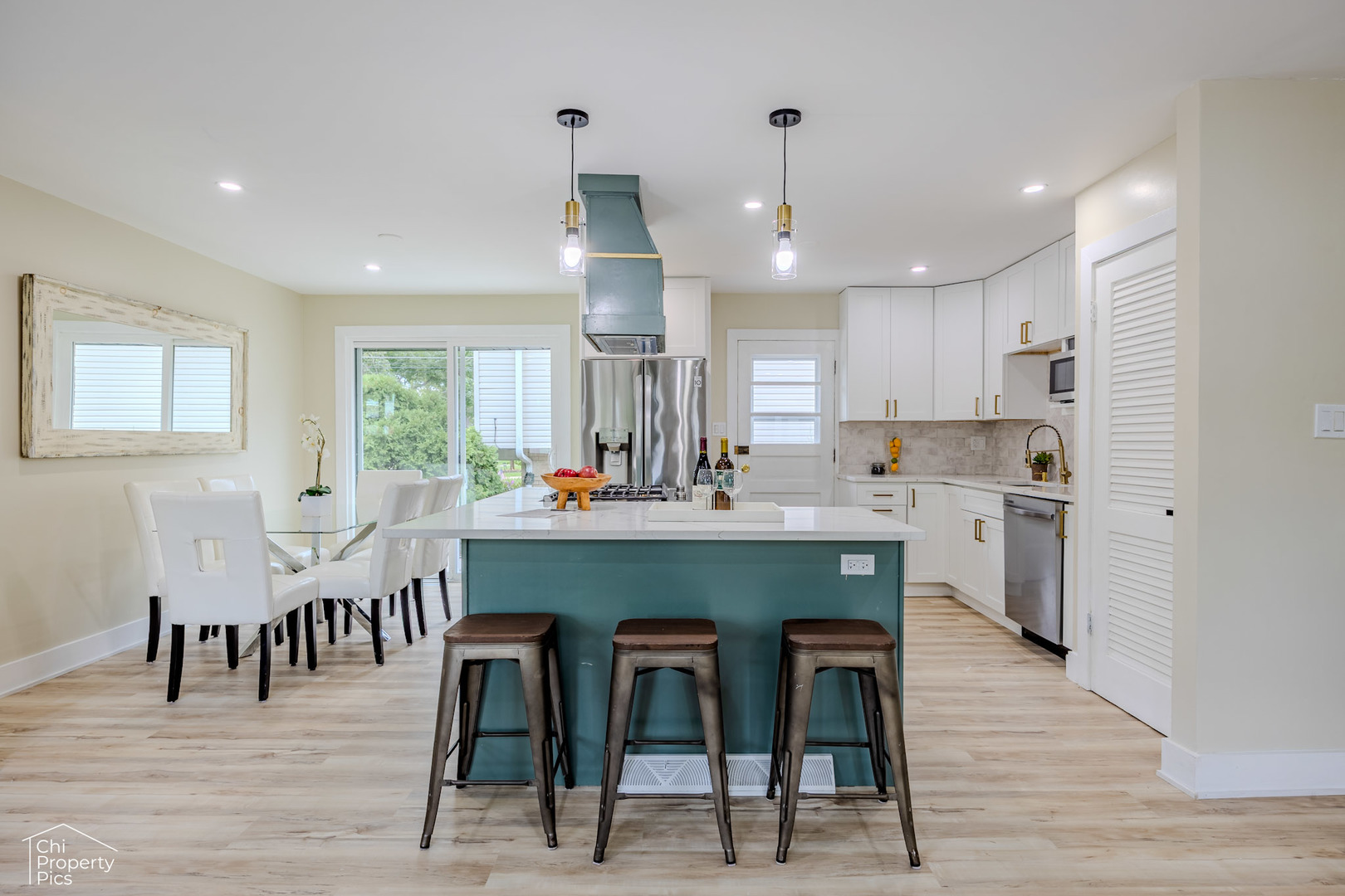 980 Marshall Drive, Des Plaines, IL 60016