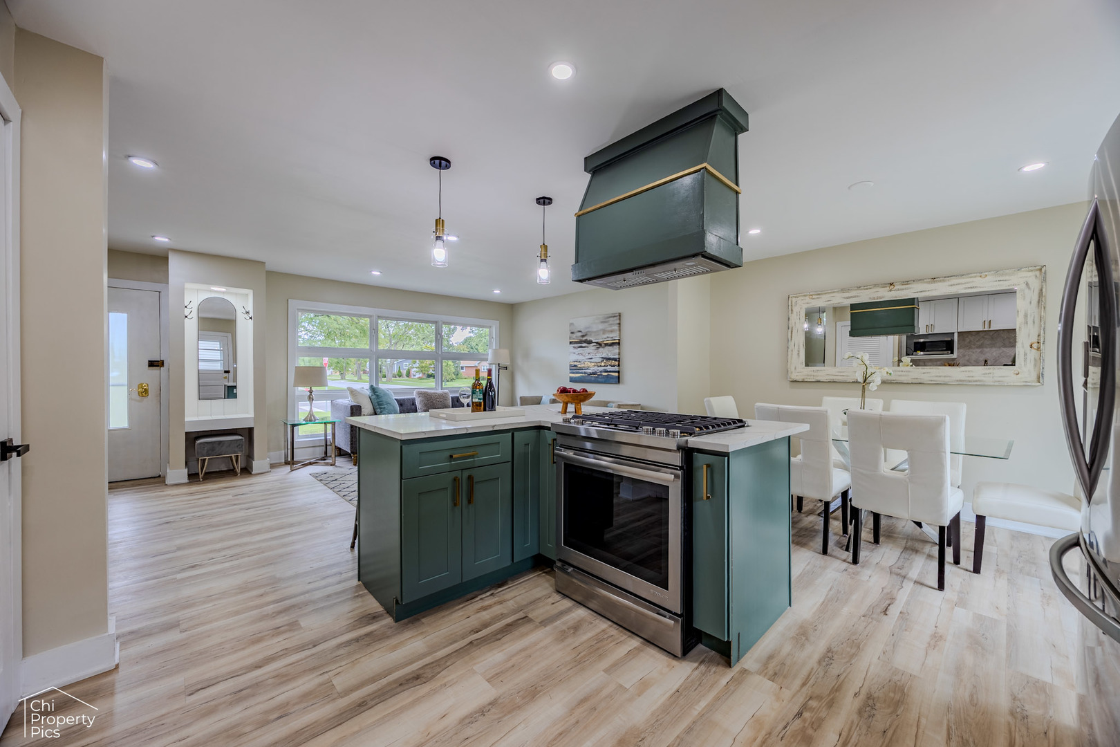 980 Marshall Drive, Des Plaines, IL 60016