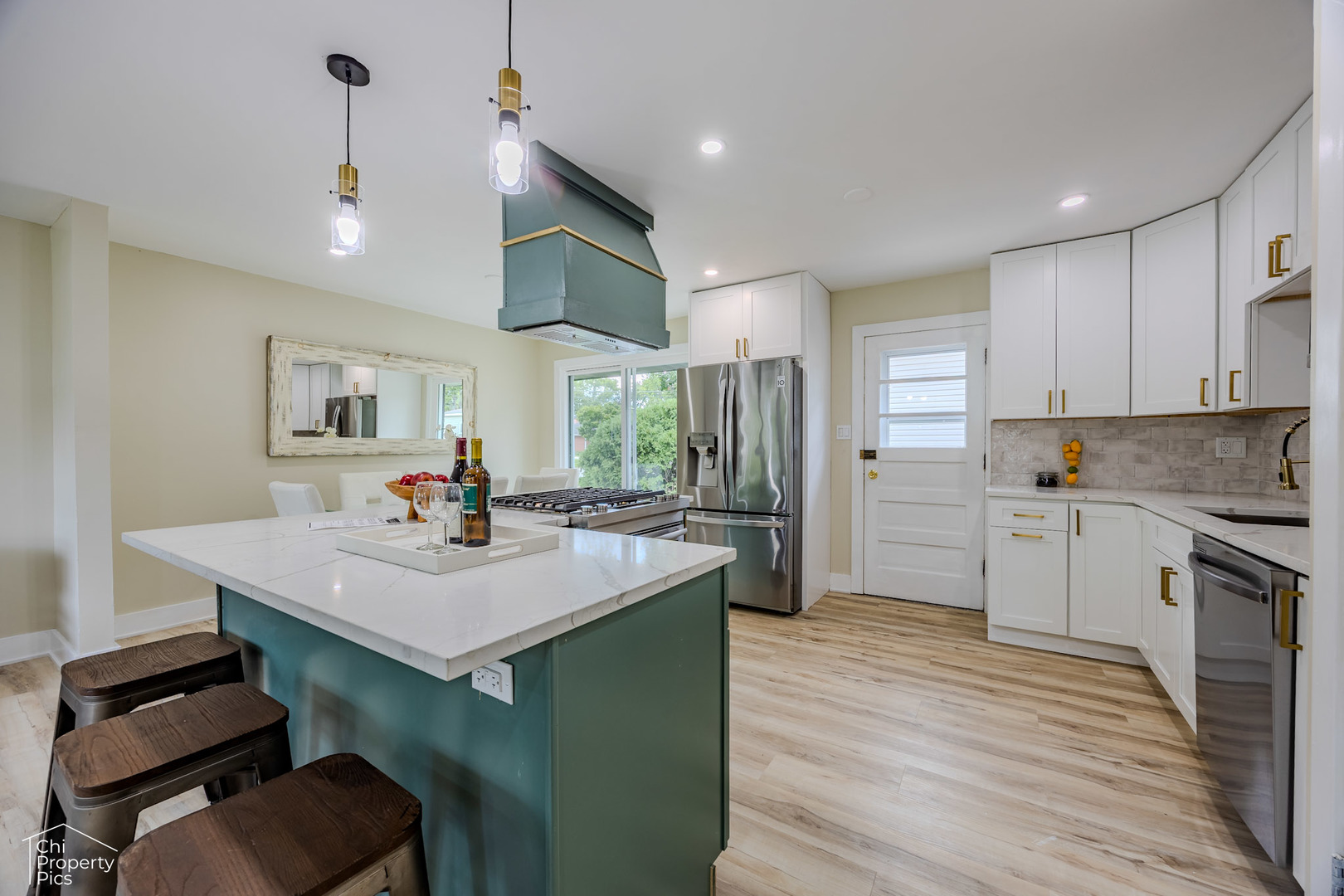 980 Marshall Drive, Des Plaines, IL 60016