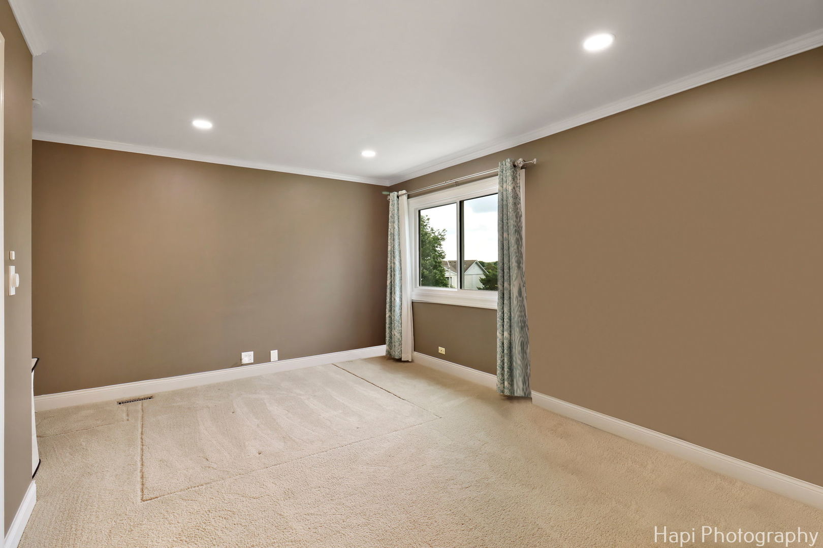 627 Bayview Point, Schaumburg, IL 60194