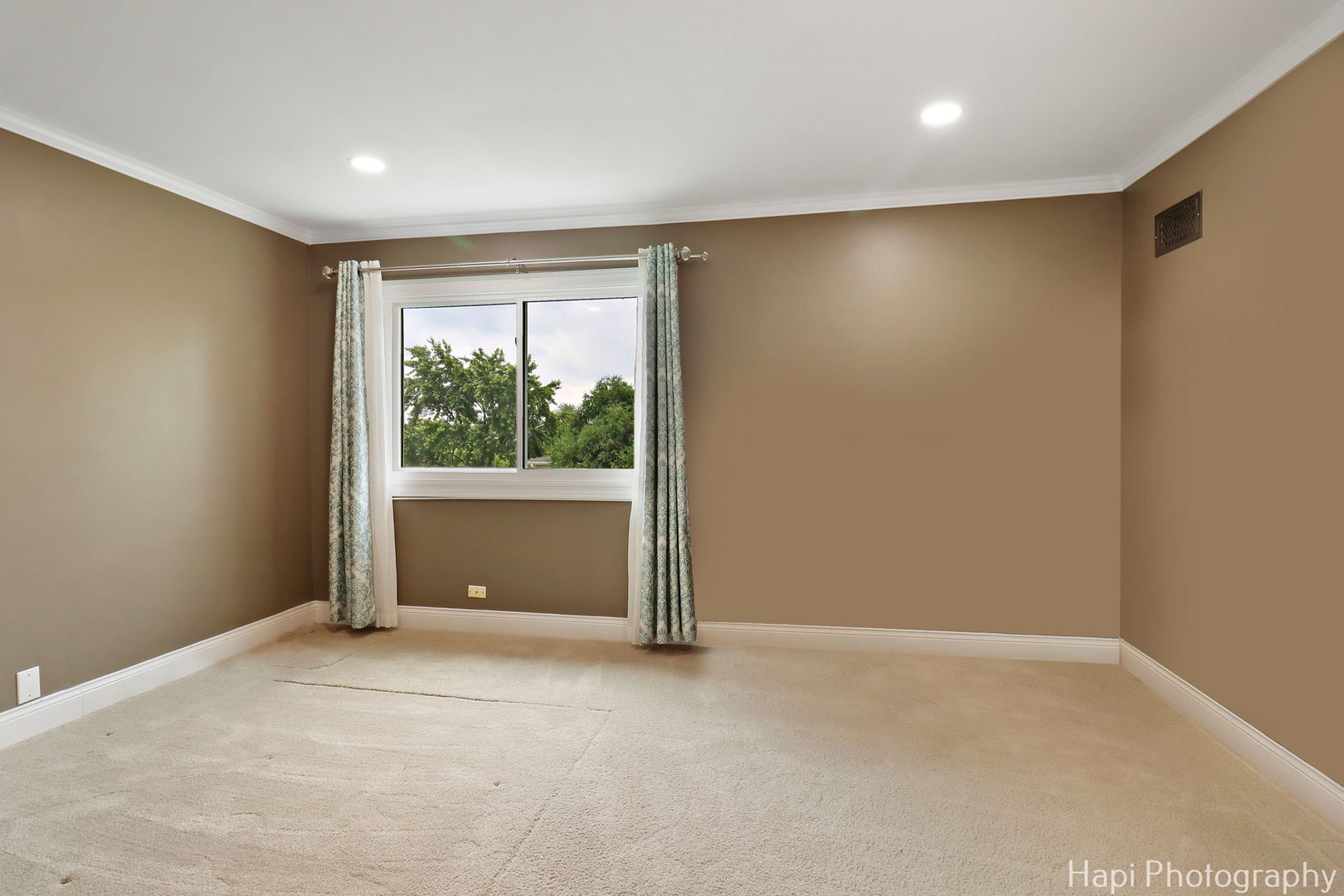 627 Bayview Point, Schaumburg, IL 60194
