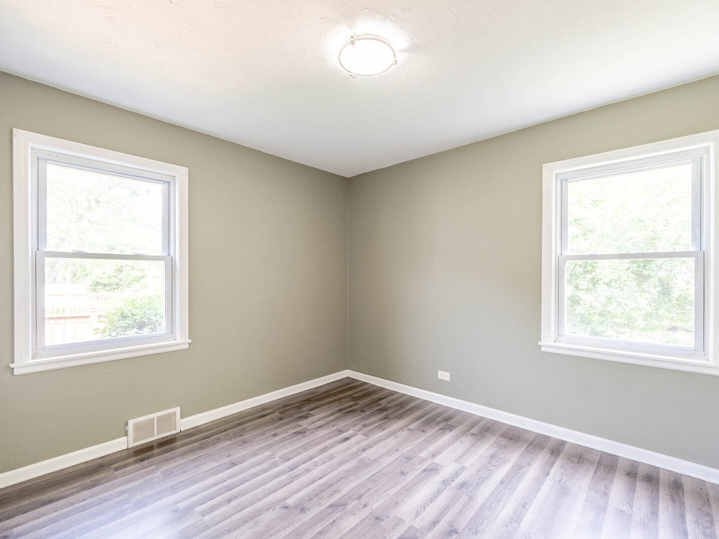 566 Glendale Avenue, Wheaton, IL 60137