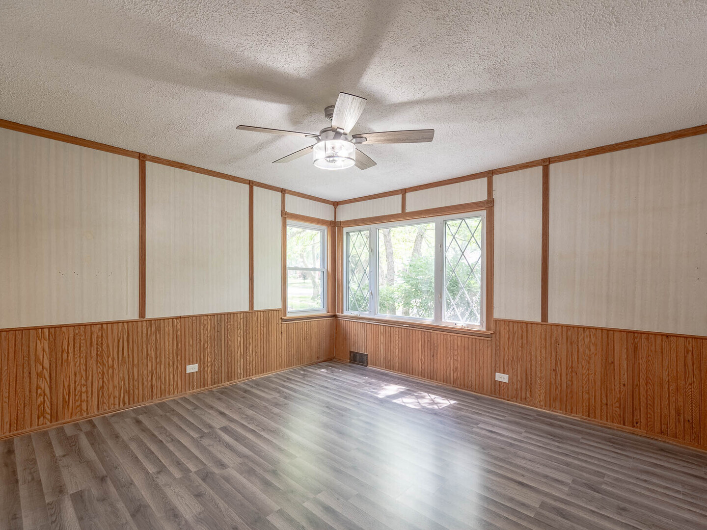 566 Glendale Avenue, Wheaton, IL 60137