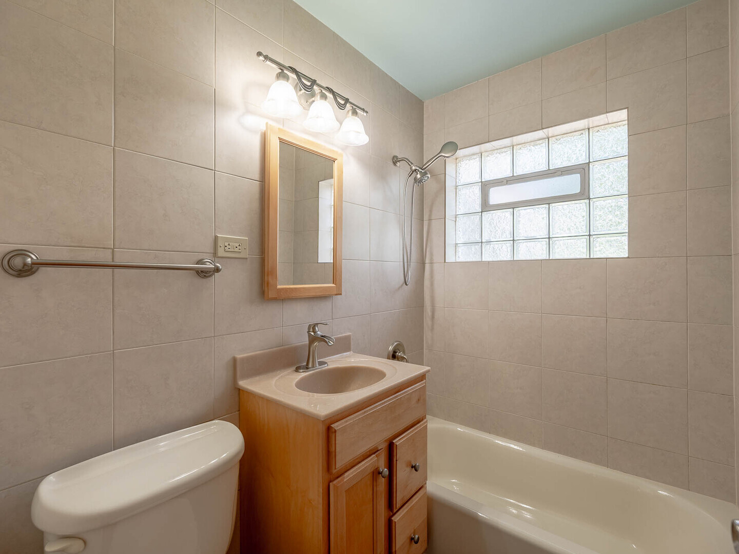 566 Glendale Avenue, Wheaton, IL 60137