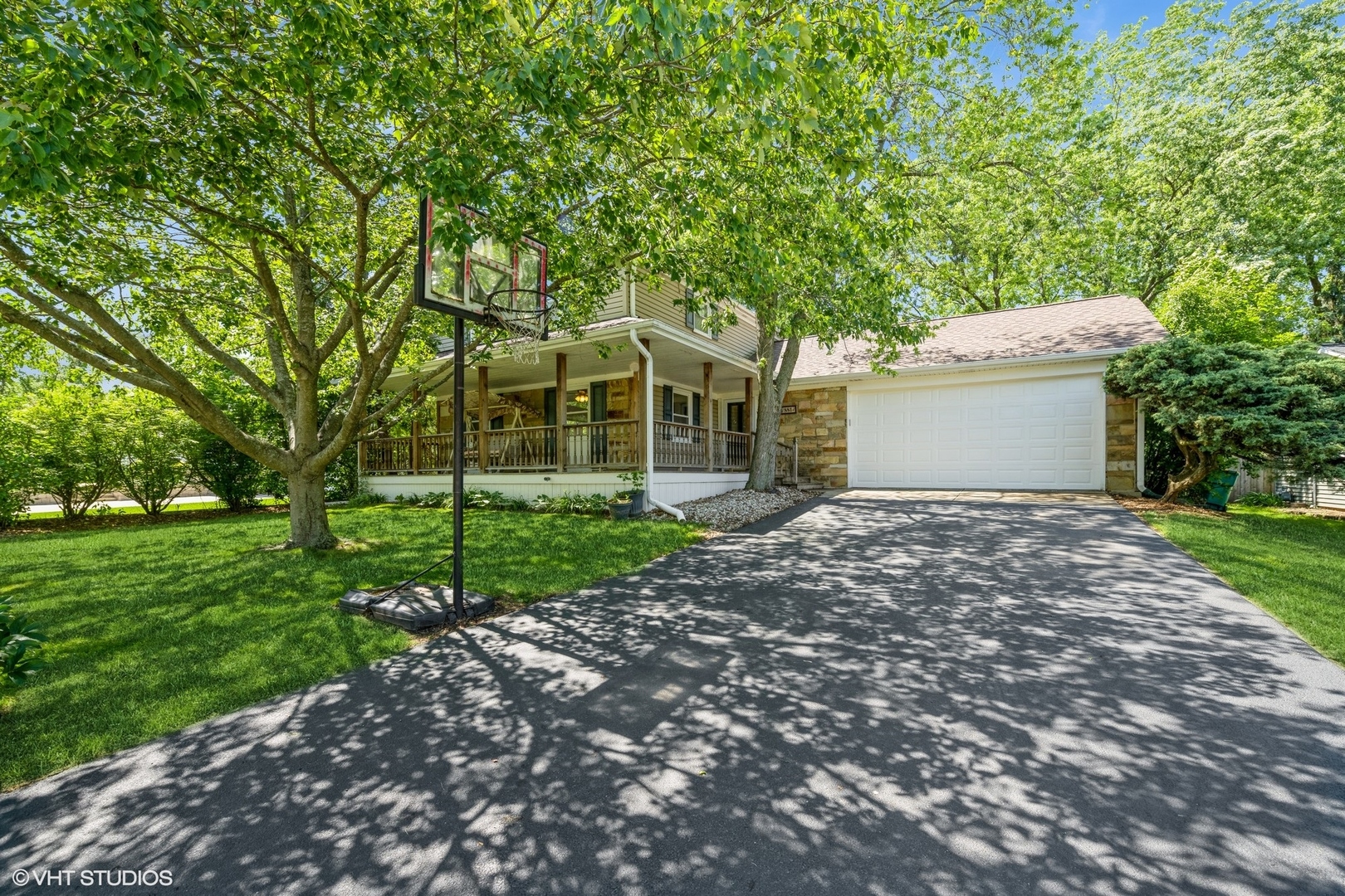 881 Twisted Oak Lane, Buffalo Grove, IL 60089