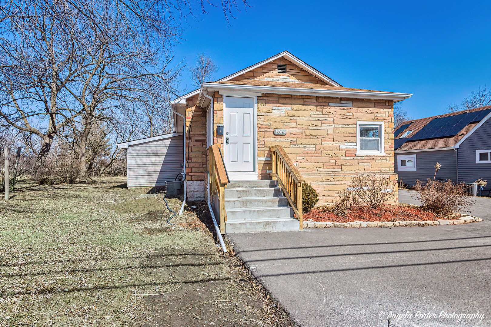 208 W Nippersink Road, Round Lake, IL 60073