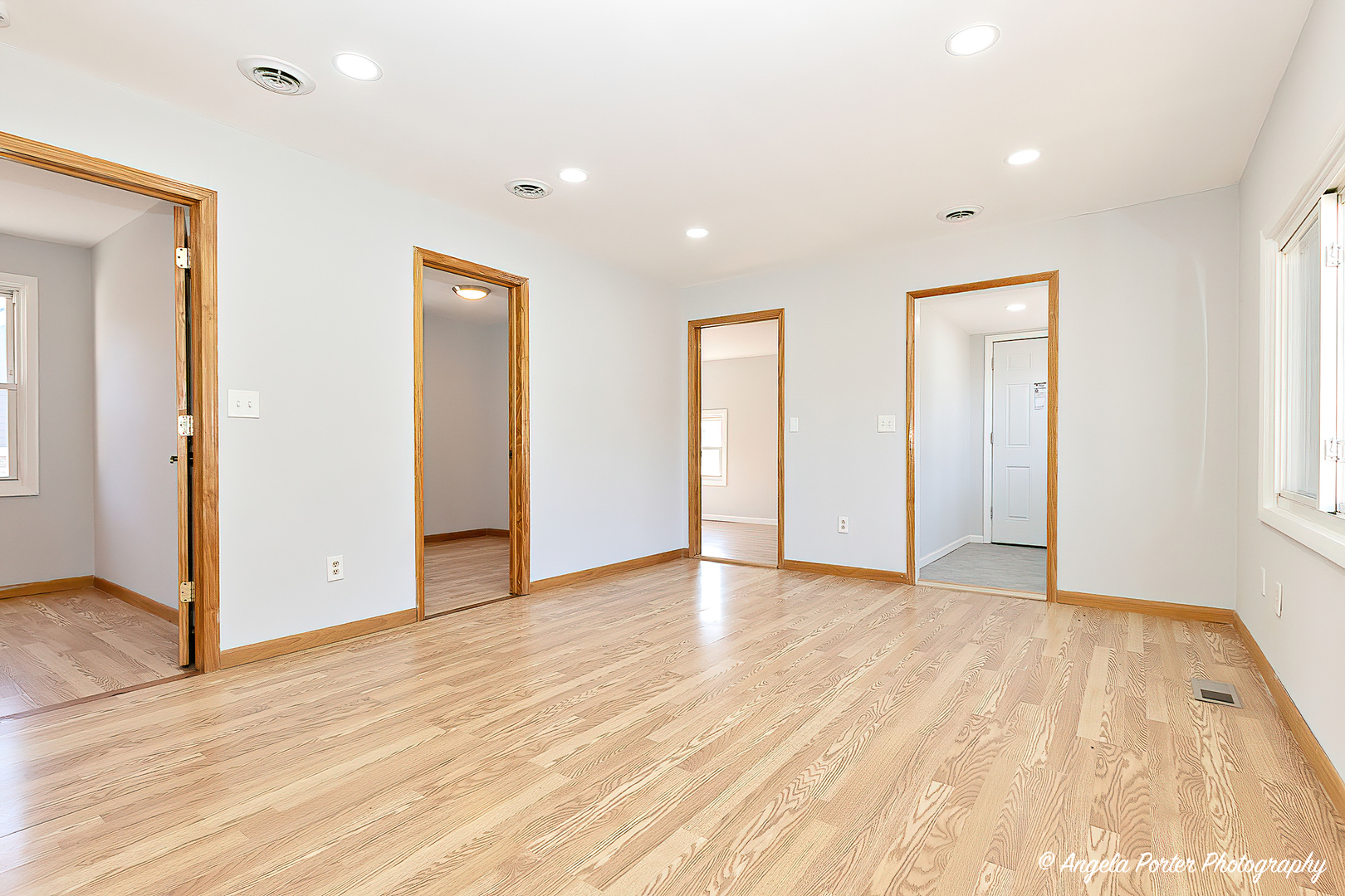 208 W Nippersink Road, Round Lake, IL 60073