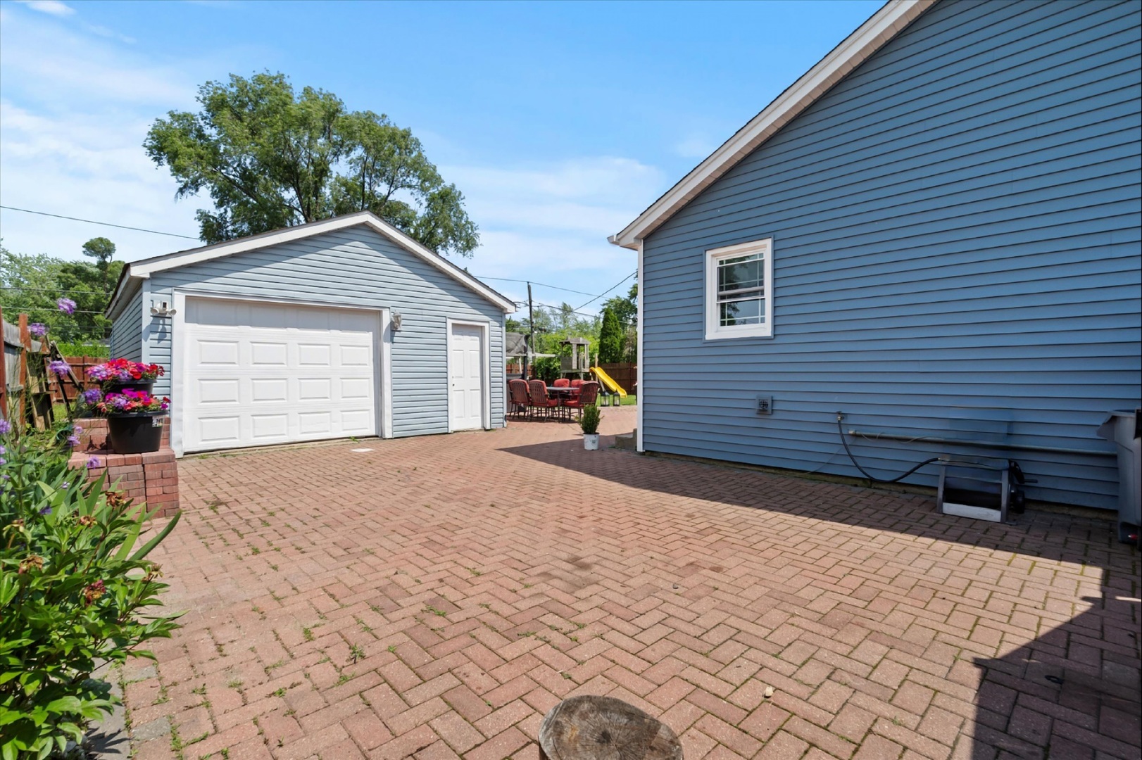 7937 Lotus Avenue, Burbank, IL 60459