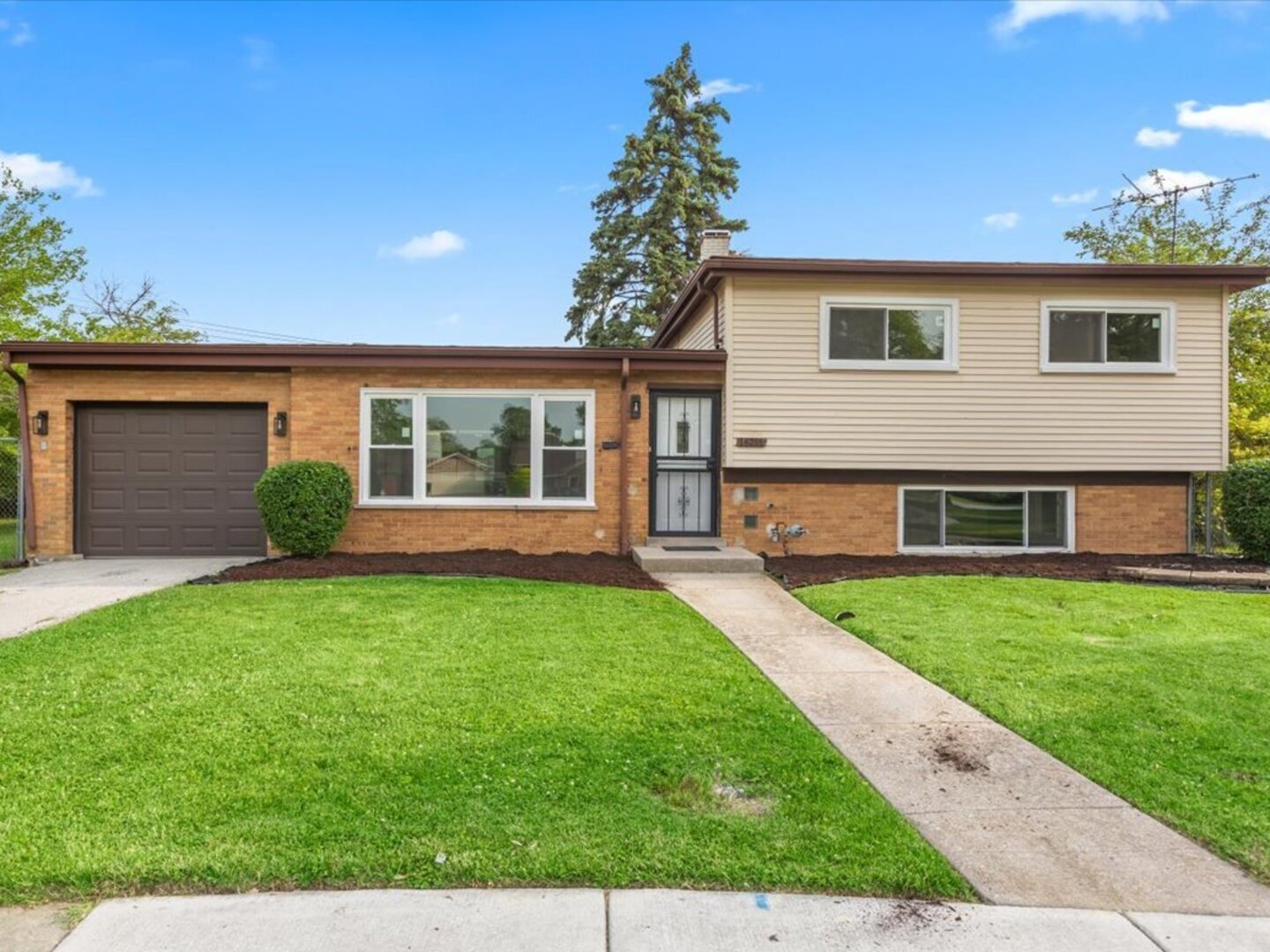 16211 Joyce Circle, South Holland, IL 60473