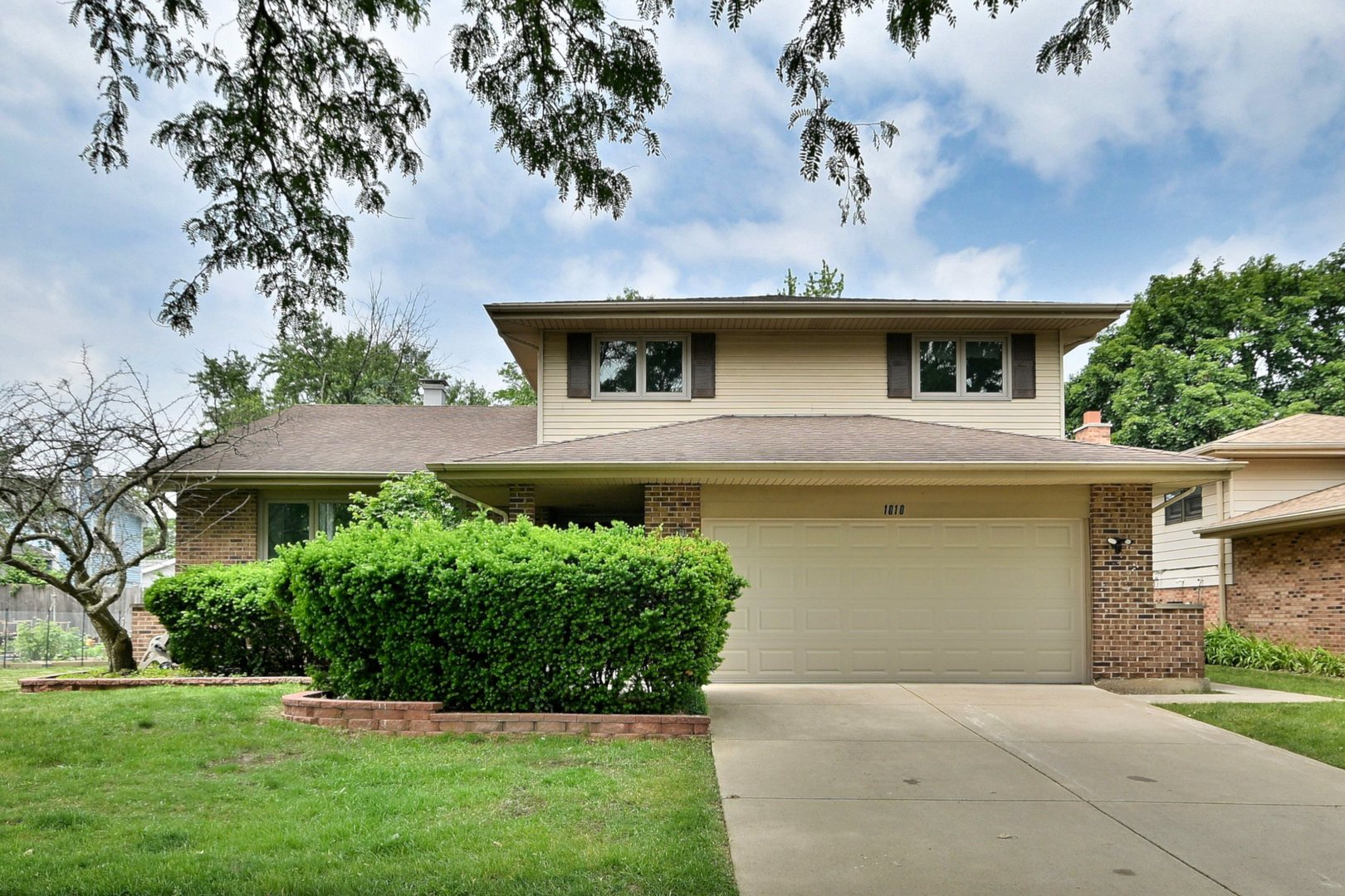 1010 Longford Drive, Westmont, IL 60559