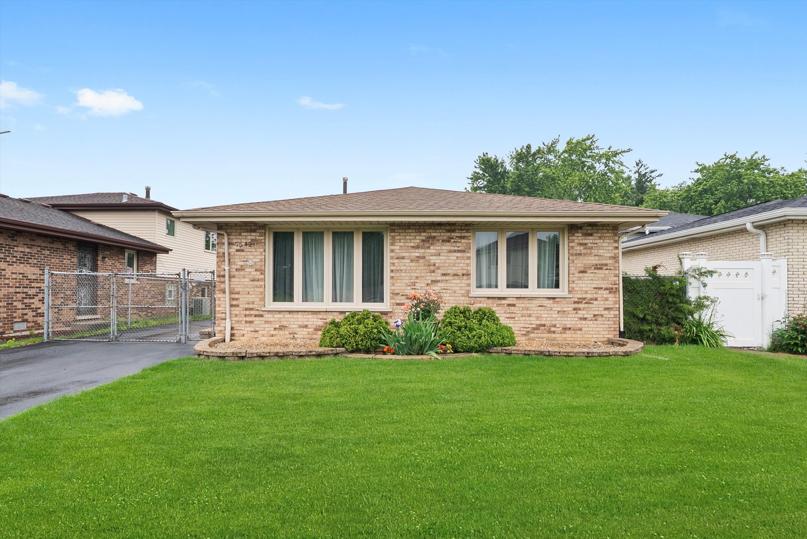 7542 Mason Avenue, Burbank, IL 60459