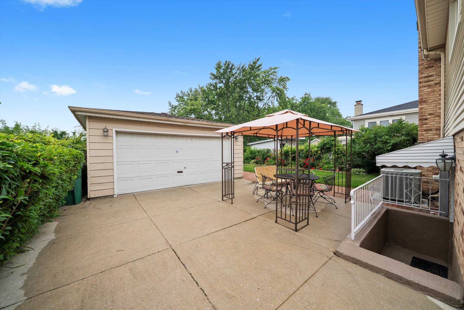 7542 Mason Avenue, Burbank, IL 60459
