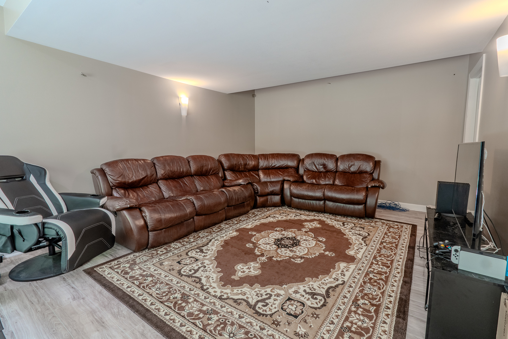 105 Black Hill Drive, Streamwood, IL 60107