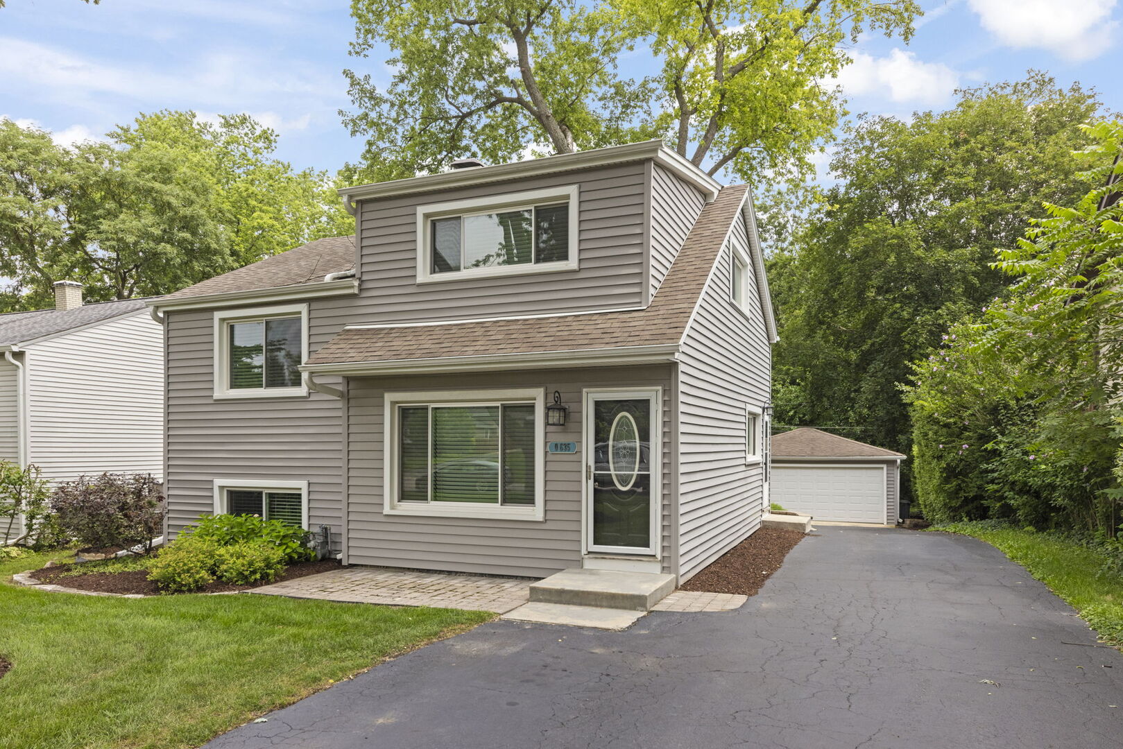 0S635 East Street, Winfield, IL 60190