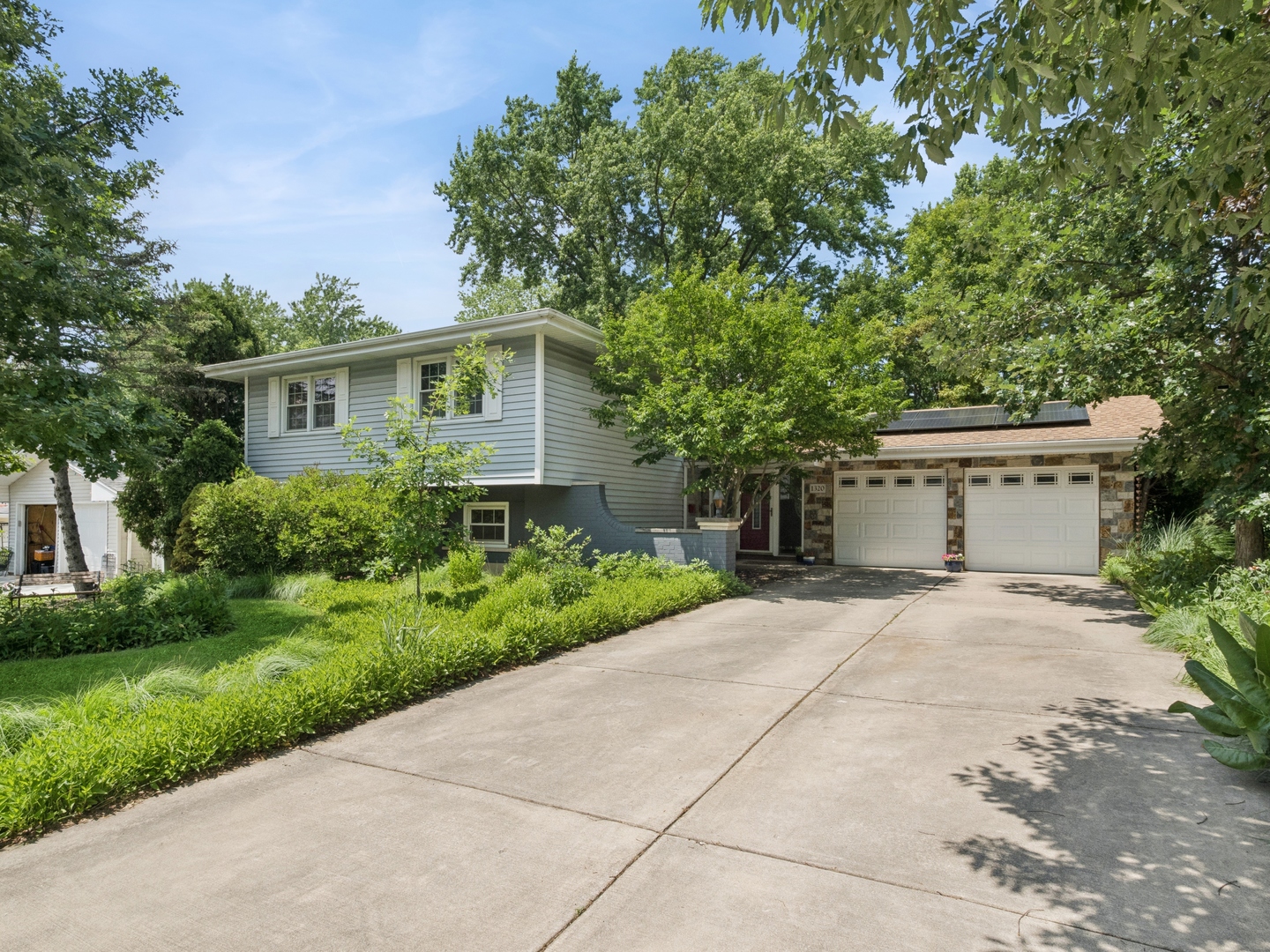 1320 Rosedale Lane, Hoffman Estates, IL 60169