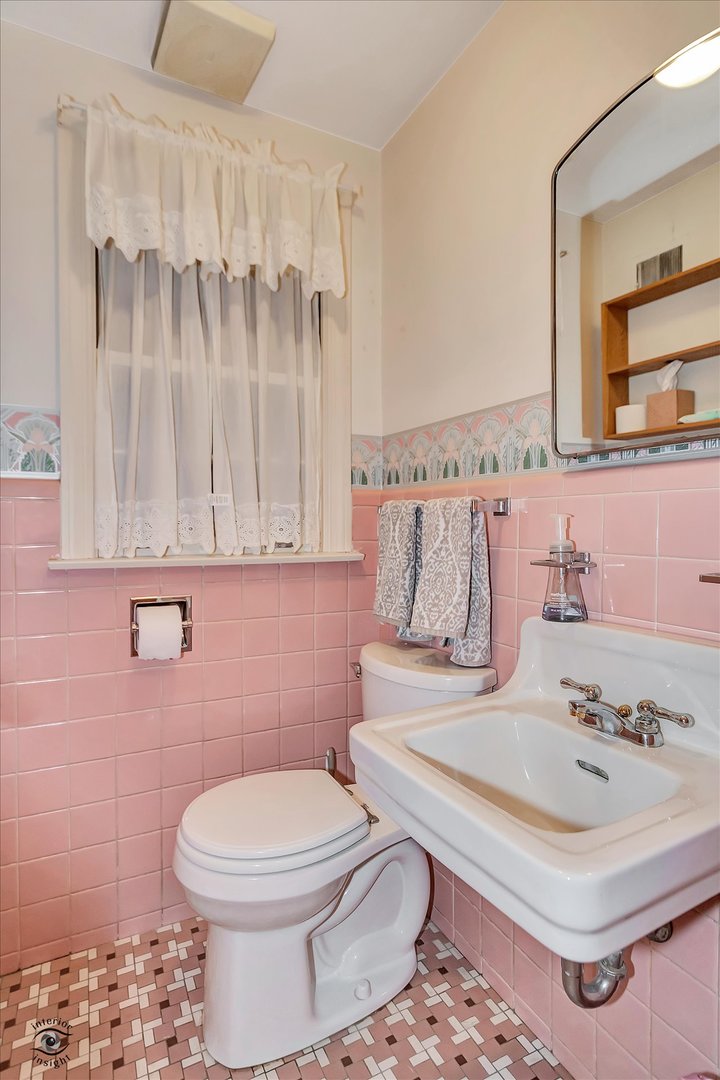 9406 S Leavitt Street, Chicago, IL 60643