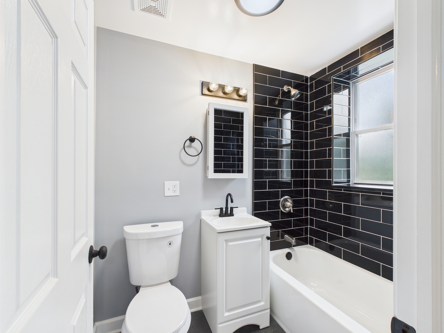 1729 E 67th Street #2E, Chicago, IL 60649