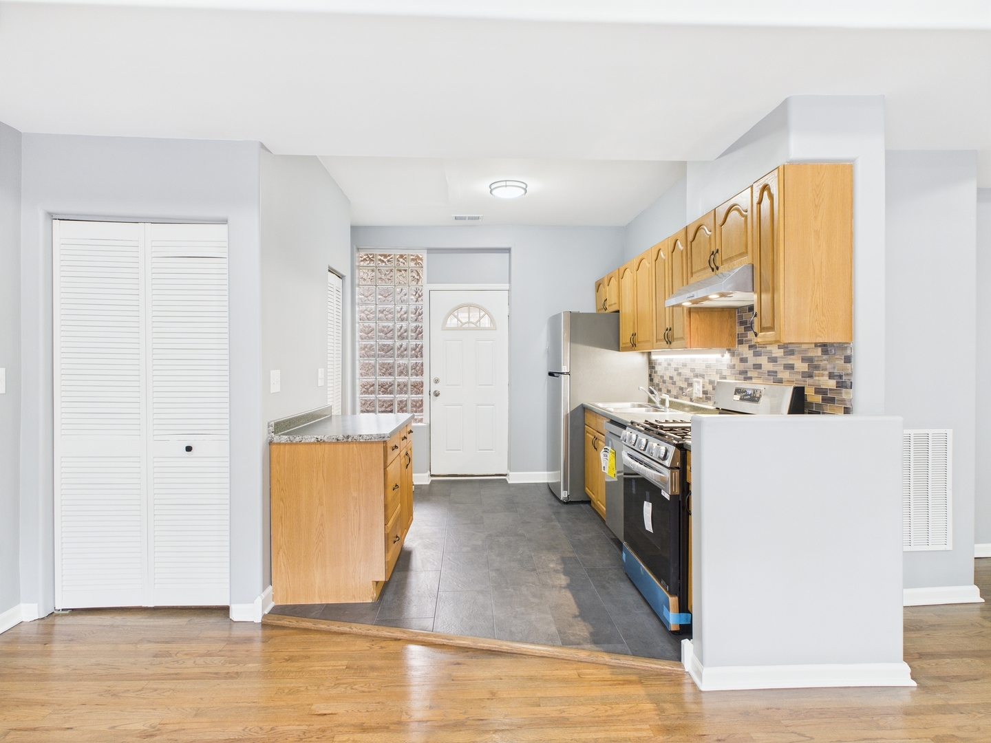 1729 E 67th Street #2E, Chicago, IL 60649