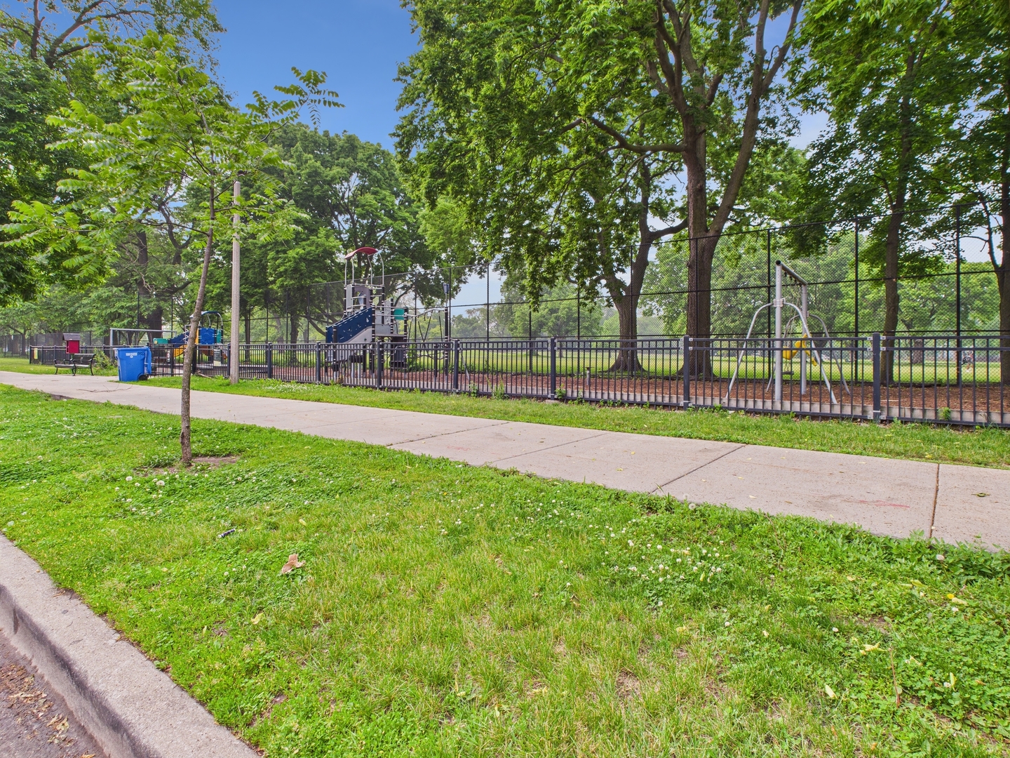1729 E 67th Street #2E, Chicago, IL 60649