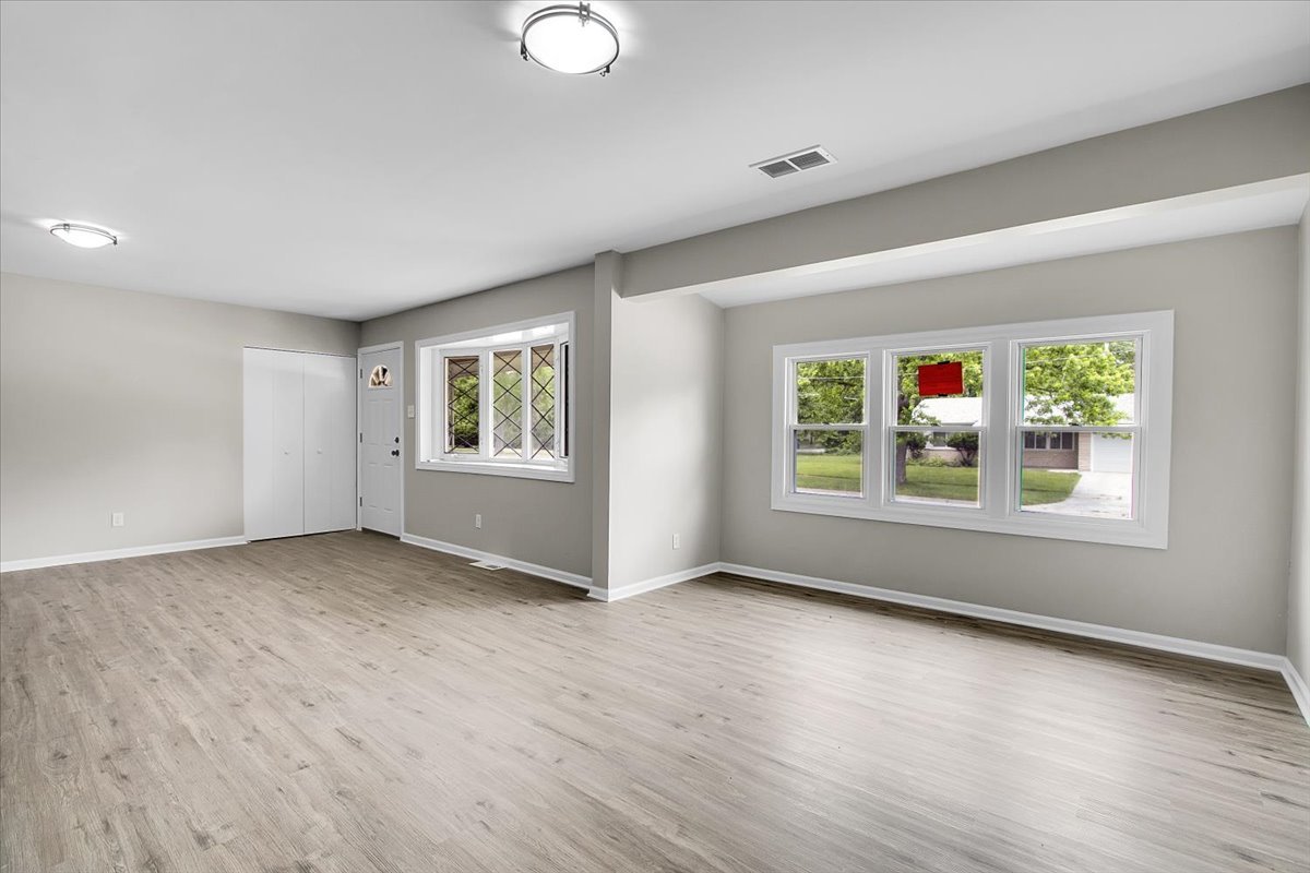 549 Allen Lane, University Park, IL 60484