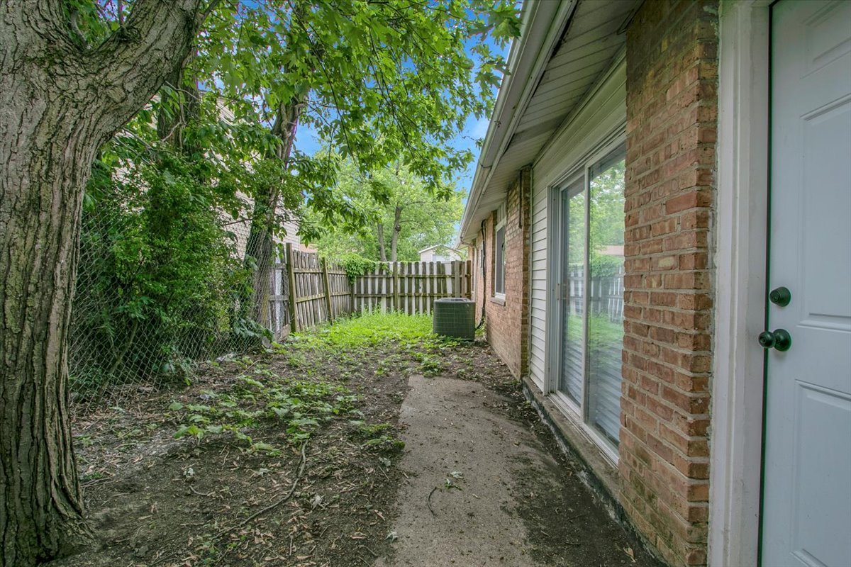 549 Allen Lane, University Park, IL 60484