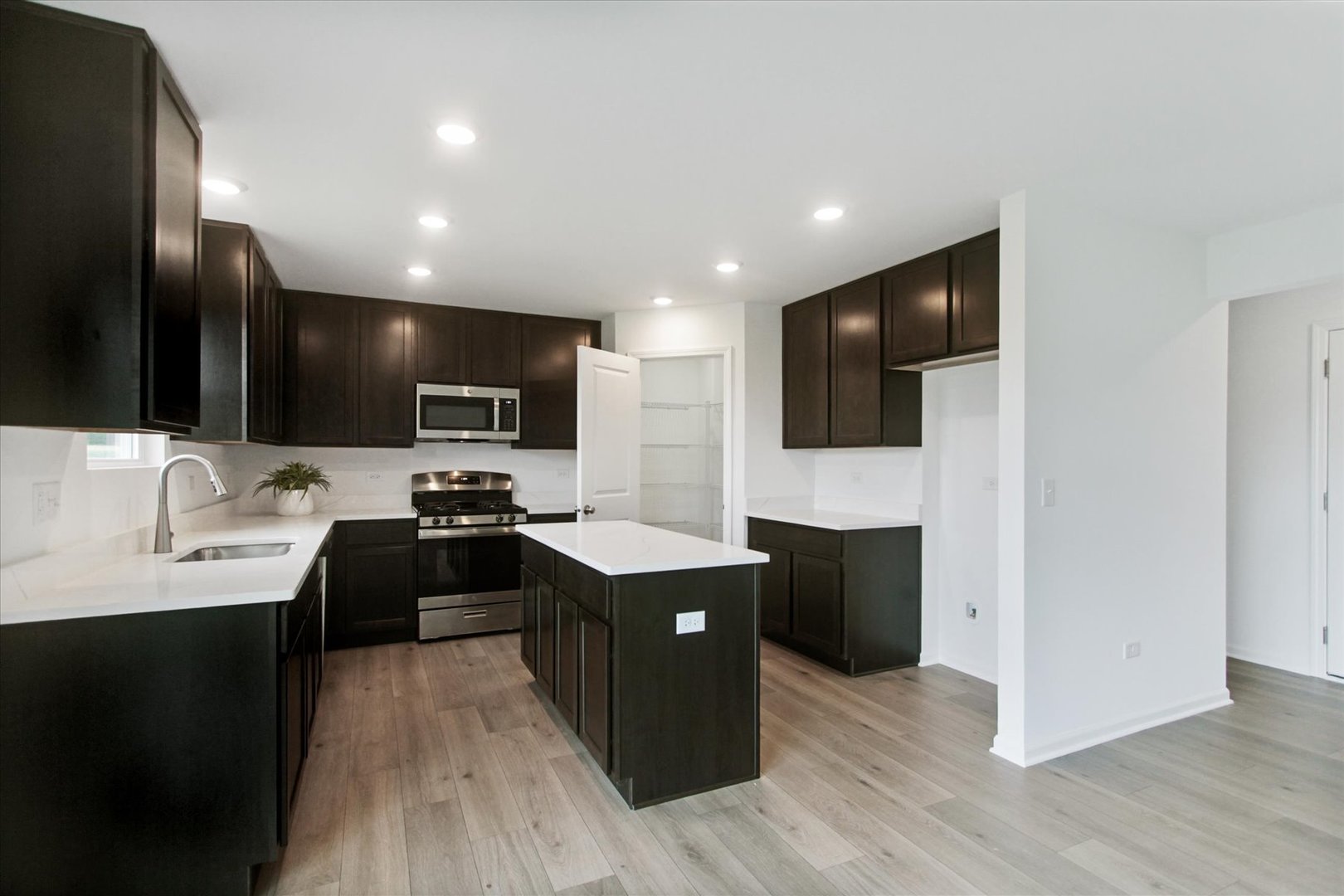 1759 Breton Avenue, North Aurora, IL 60542