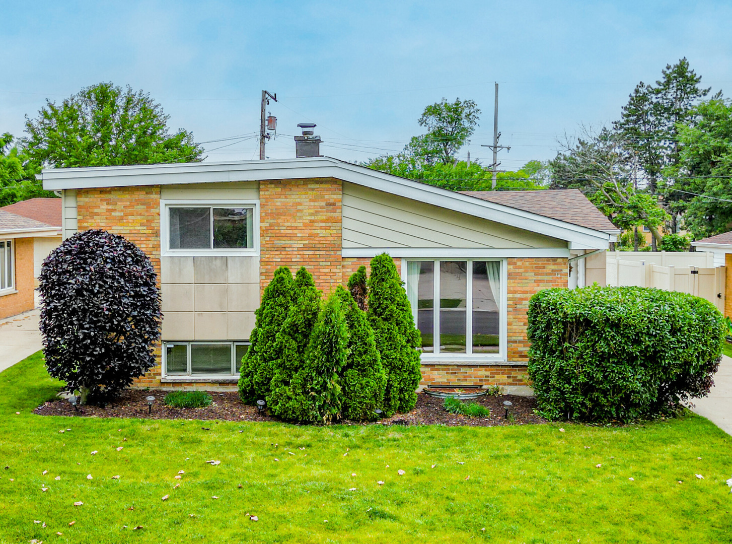 10910 Robinhood Street, Westchester, IL 60154