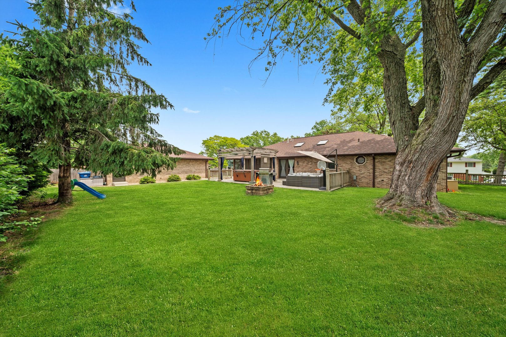 8950 S 84th Avenue, Hickory Hills, IL 60457