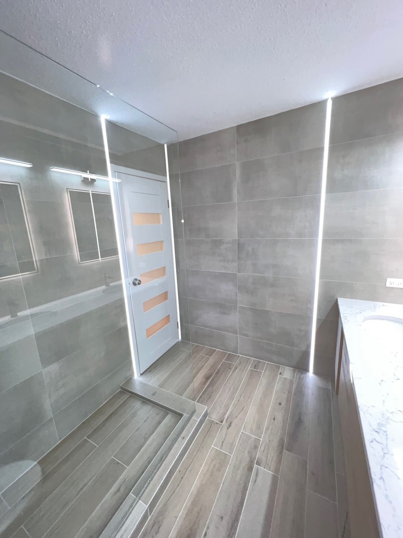 4170 N Marine Drive #11L, Chicago, IL 60613