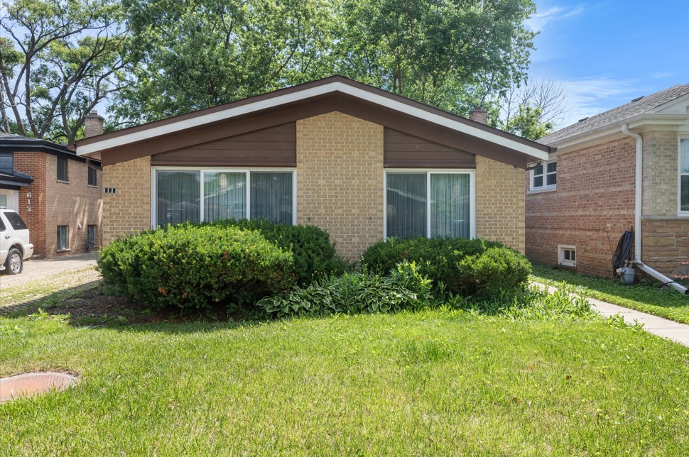 608 Lavergne Avenue, Wilmette, IL 60091