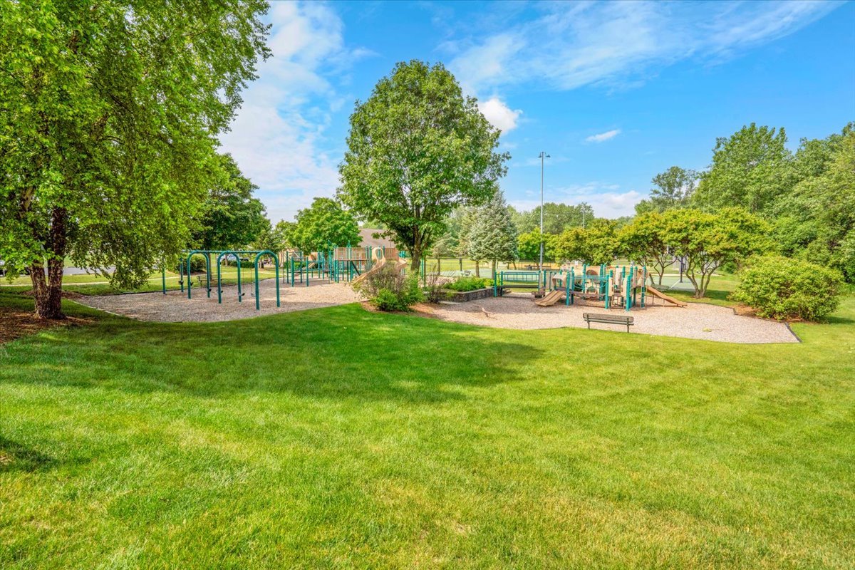 614 Arbor Circle, Lakemoor, IL 60051