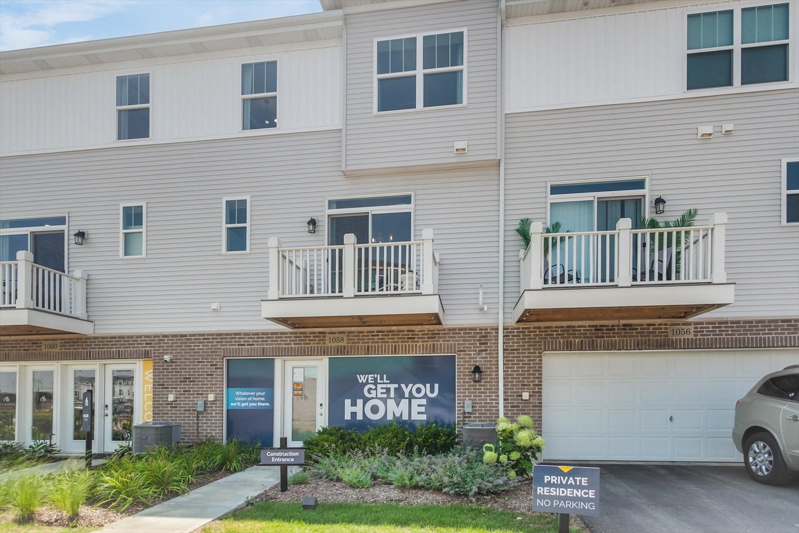 1058 E Oakton Street, Des Plaines, IL 60018
