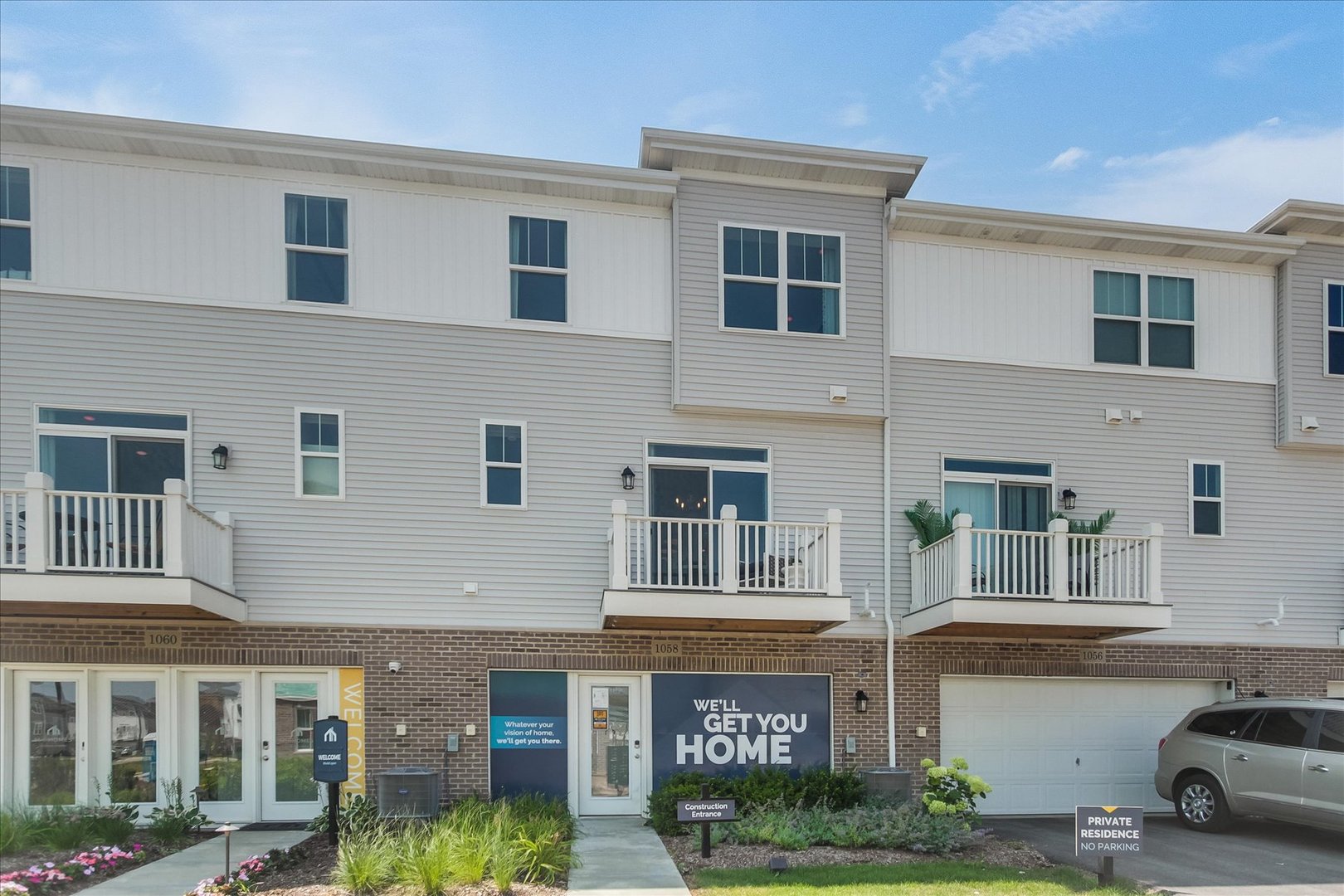 1058 E Oakton Street, Des Plaines, IL 60018