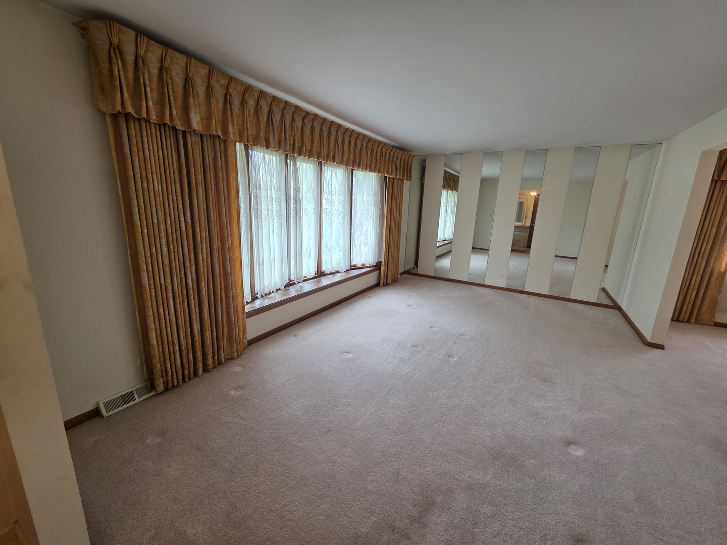 7725 Sawyer Road, Darien, IL 60561