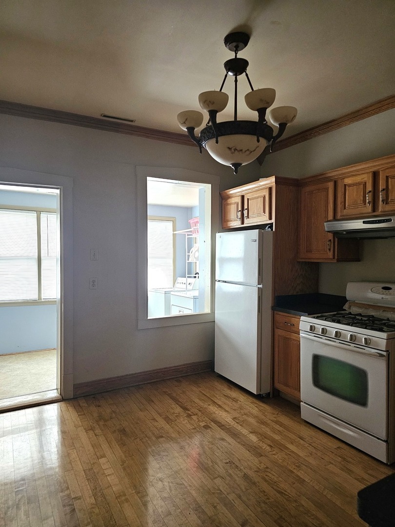 3827 S Damen Avenue, Chicago, IL 60609