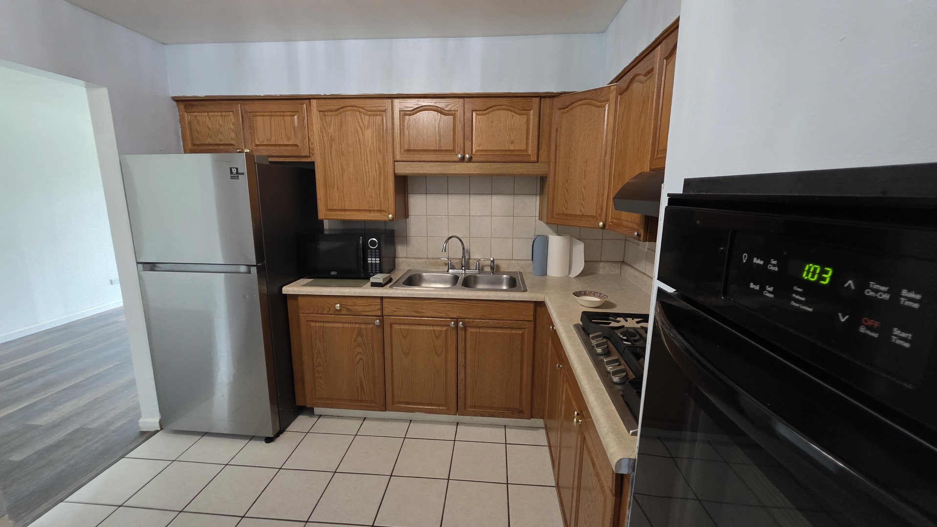 9446 DEE Road #2E, Des Plaines, IL 60016