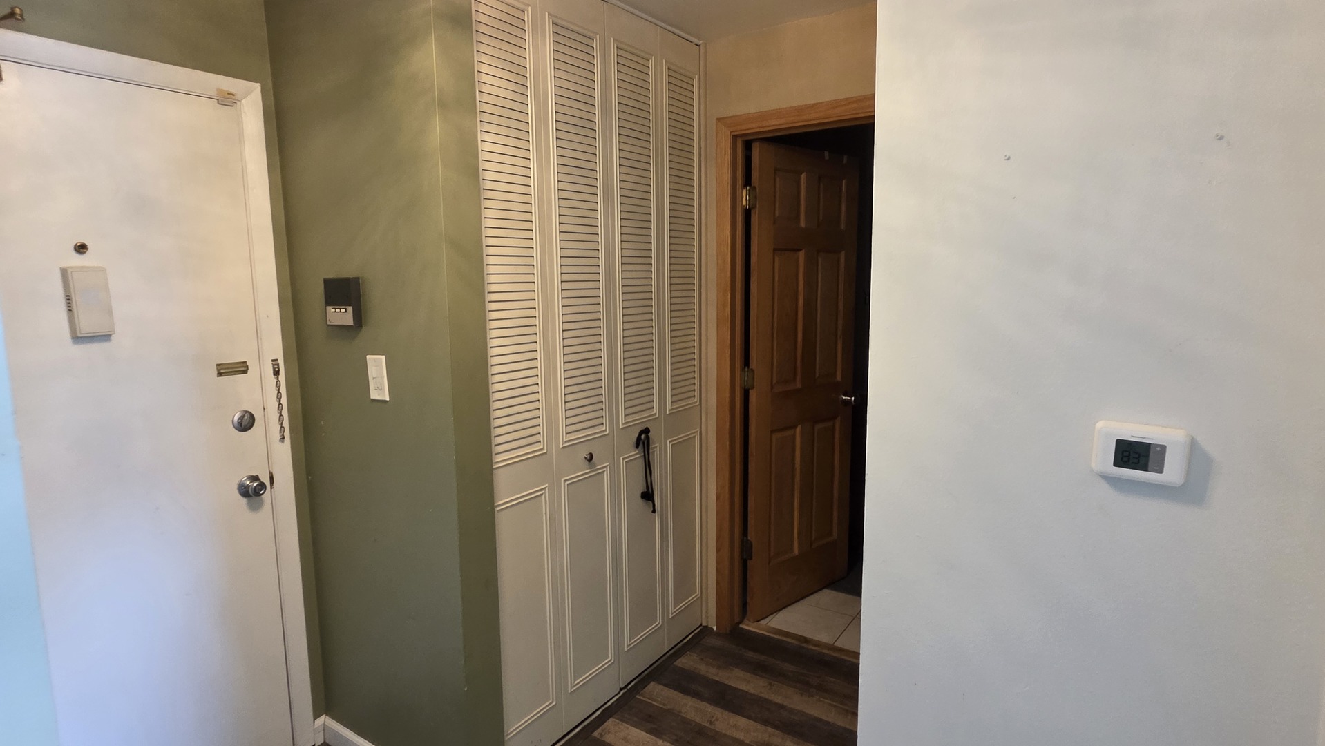 9446 DEE Road #2E, Des Plaines, IL 60016
