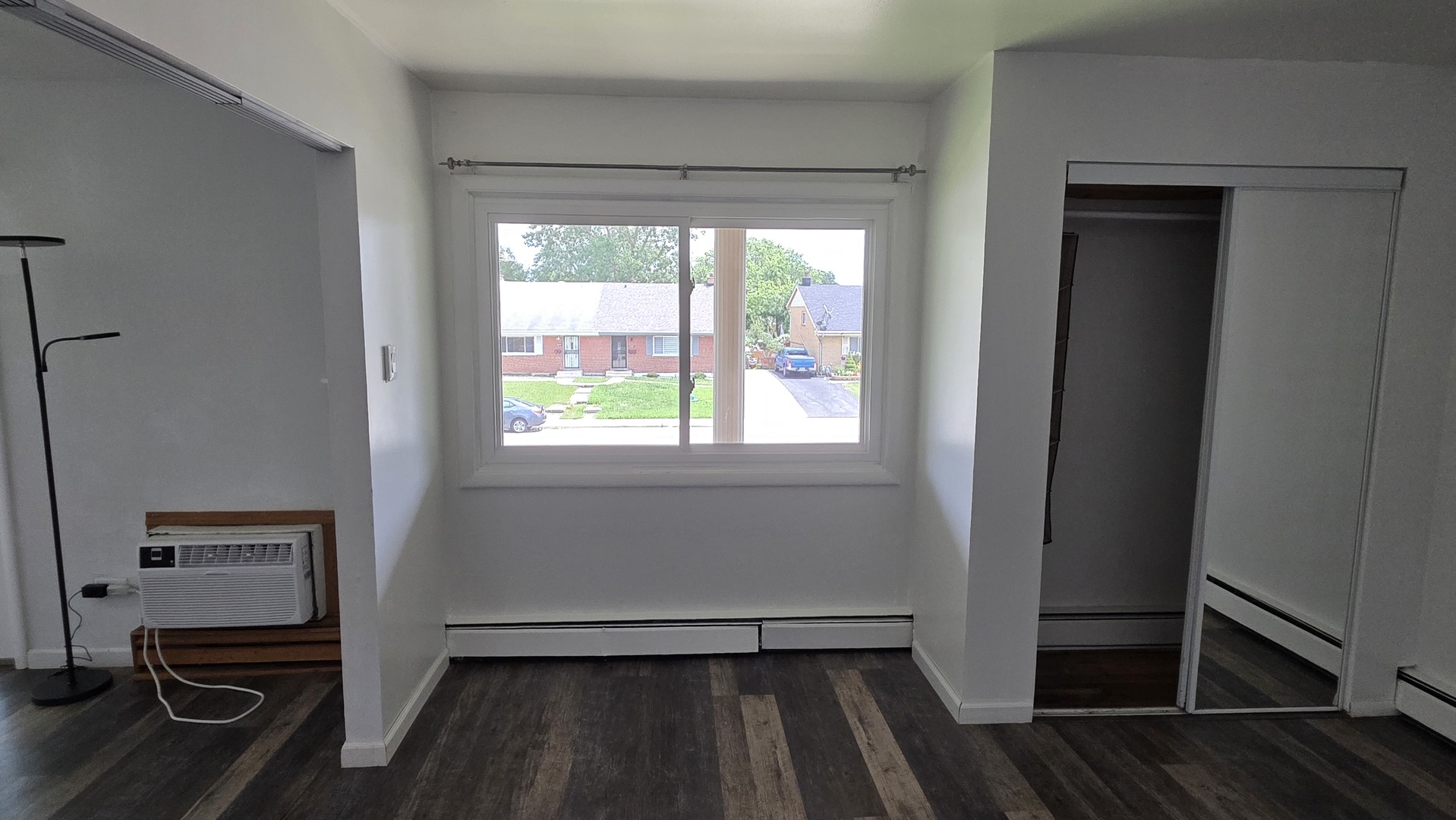 9446 DEE Road #2E, Des Plaines, IL 60016