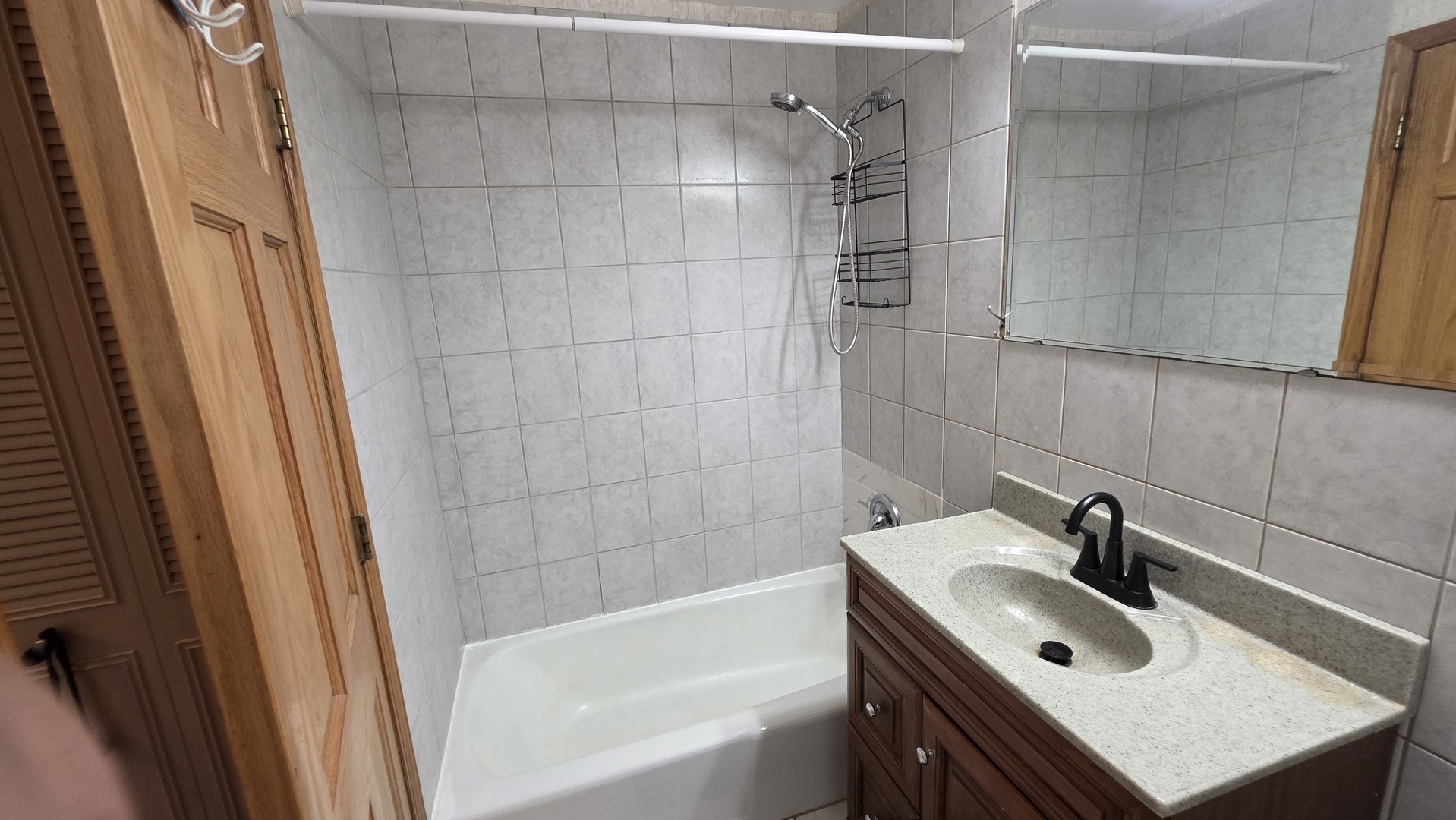 9446 DEE Road #2E, Des Plaines, IL 60016