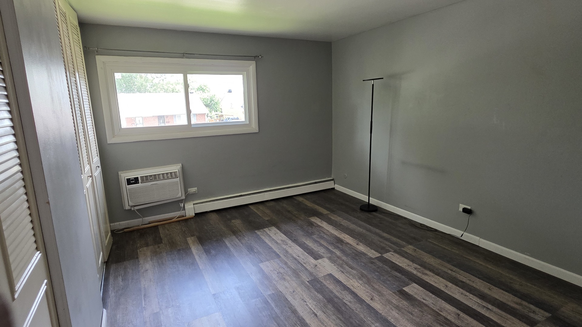 9446 DEE Road #2E, Des Plaines, IL 60016
