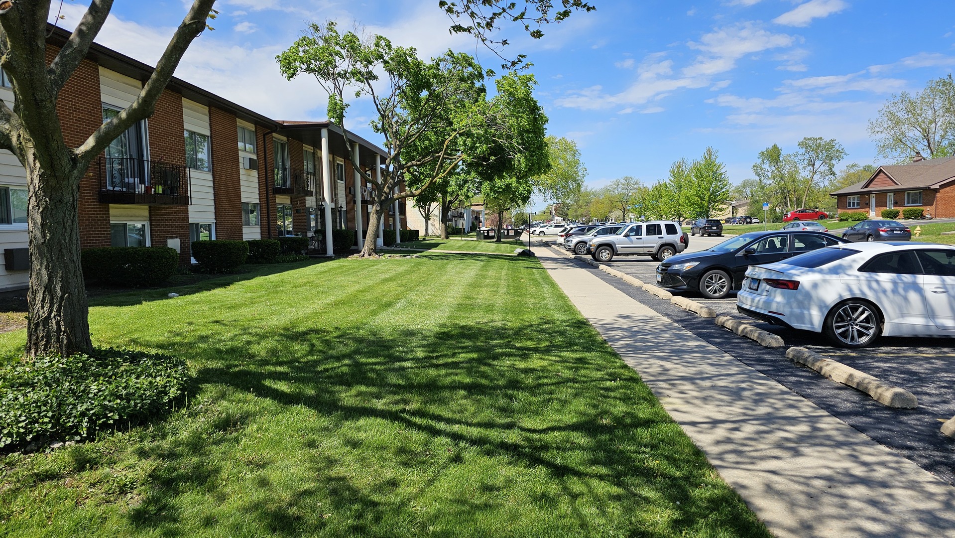 9446 DEE Road #2E, Des Plaines, IL 60016