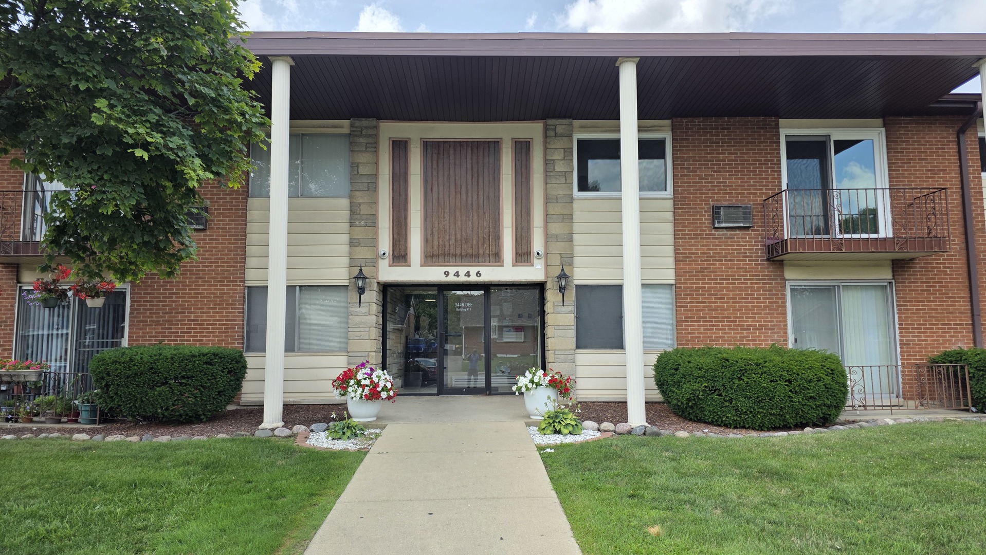 9446 DEE Road #2E, Des Plaines, IL 60016