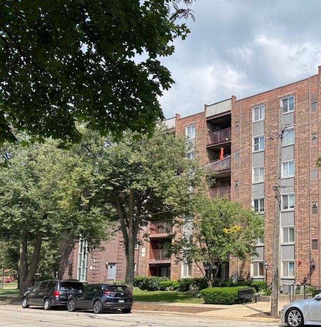 825 Pearson Street #3A, Des Plaines, IL 60016