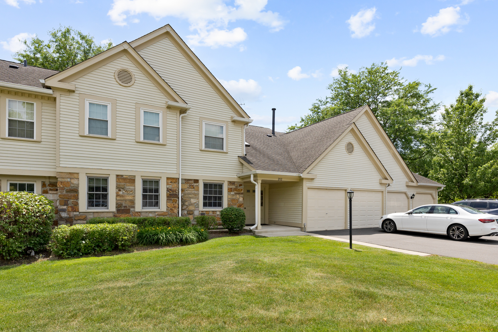 202 Dublin Lane #V-1, Schaumburg, IL 60194